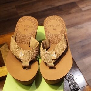 Skechers Tan Flip Flops